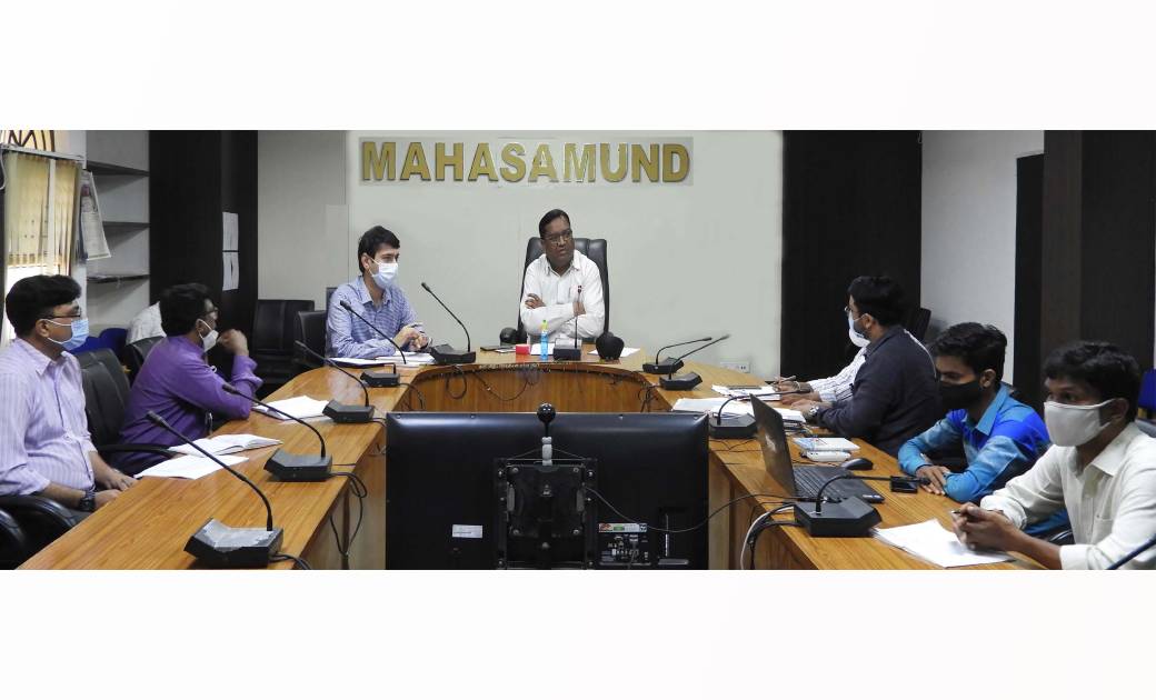 महासमुन्द: कलेक्टर ने ज़िला स्वास्थ्य अधिकारियों की बैठक लेकर... - CG Sandesh