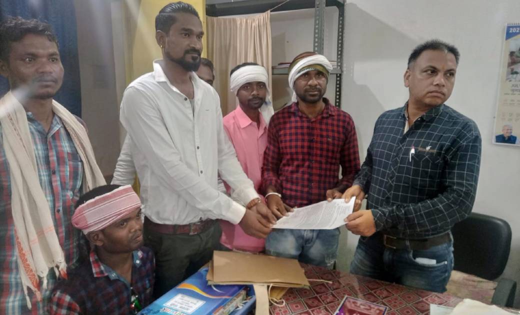 कन्हैया गावड़े रहस्यमय मौत के मामले में समाज उग्र, सर्व आदिवासी समाज द्वारा उच्च अधिकारियों को सौपा गया ज्ञापन