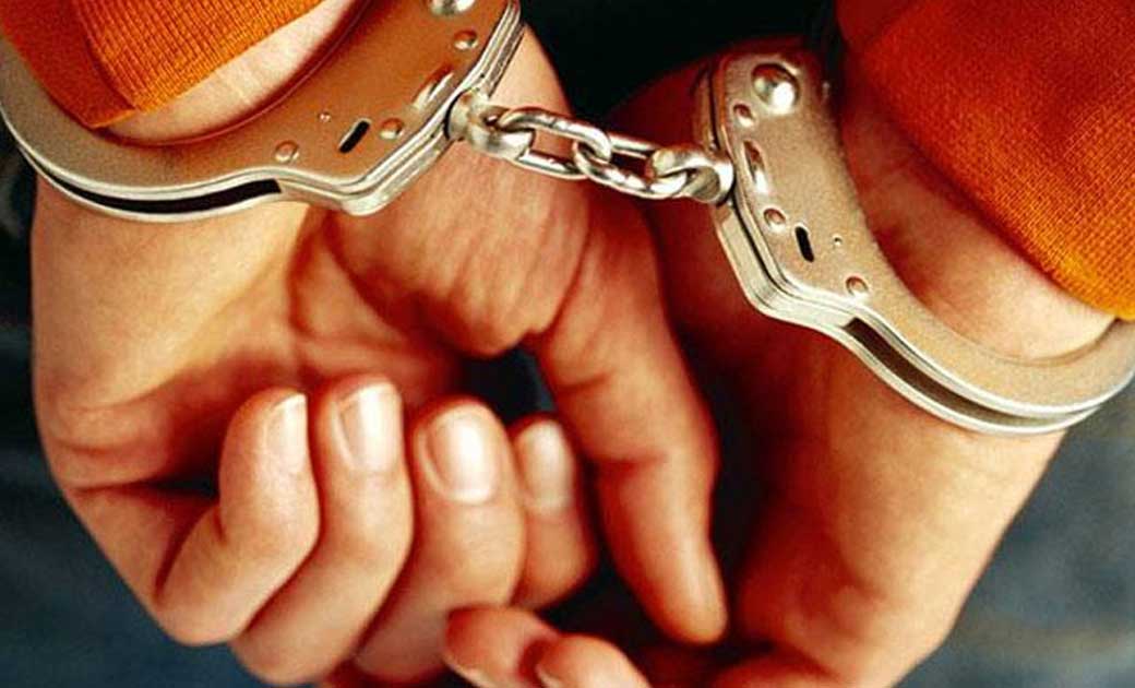 घर के रसोई में मिला 18 लीटर महुआ शराब, आरोपी गिरफ्तार.