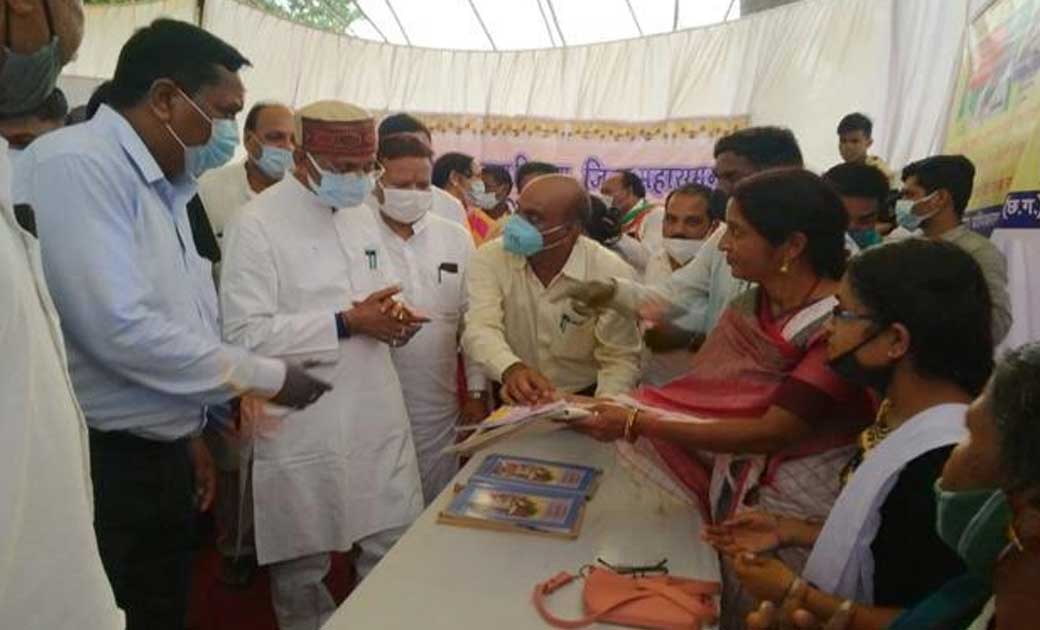 महासमुंद : मोहल्ला साक्षरता केन्द्र लगाकर जिले के दस हजार अस... - CG Sandesh