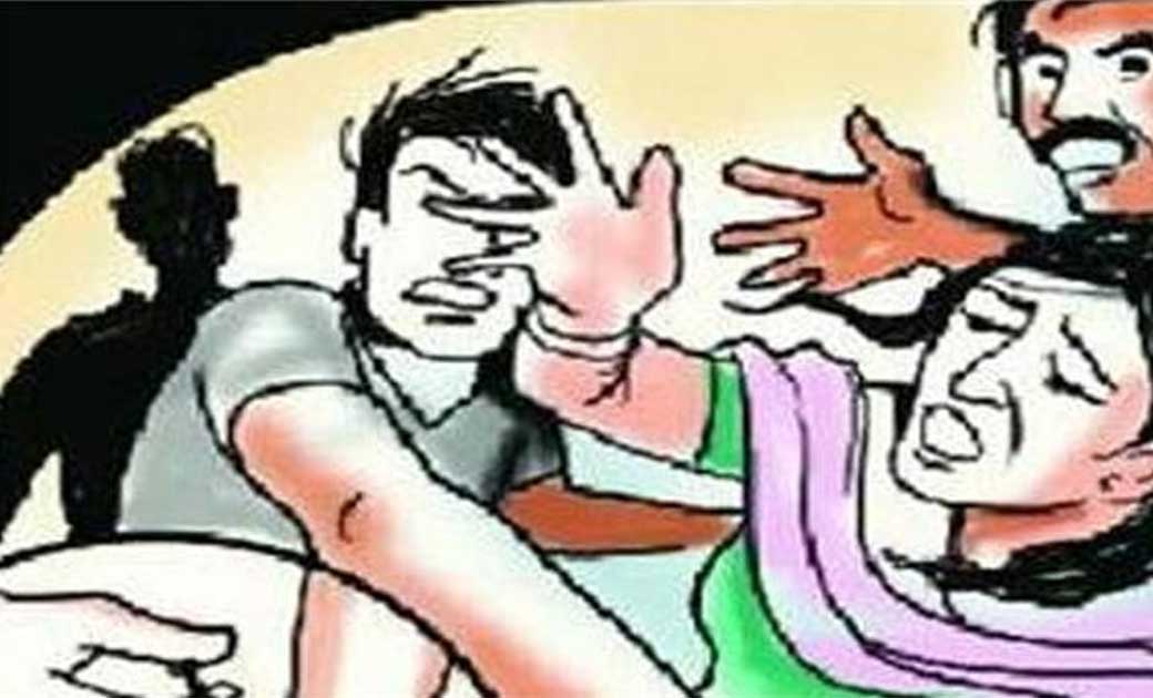 भाई ने नहीं दी बैल बिक्री की रकम तो देवरों ने मिलकर की भाभी से मारपीट.