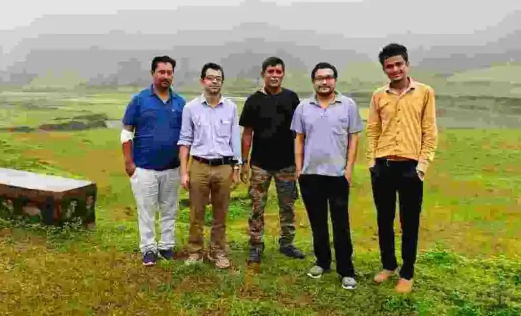 कलेक्टर महादेव कावरे ने कलकत्ता के पर्वतारोही पार्थो सारथी द... - CG Sandesh