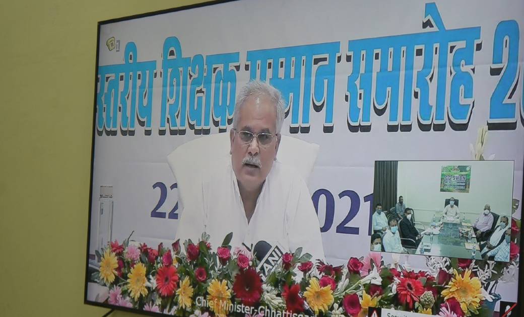 मुंगेली जिलें के लोरमी रामनाथ कुलमित्र सहायक शिक्षक एल बी. को राज्य स्तरीय शिक्षक सम्मान पुरस्कार 2020 से नवाजा गया