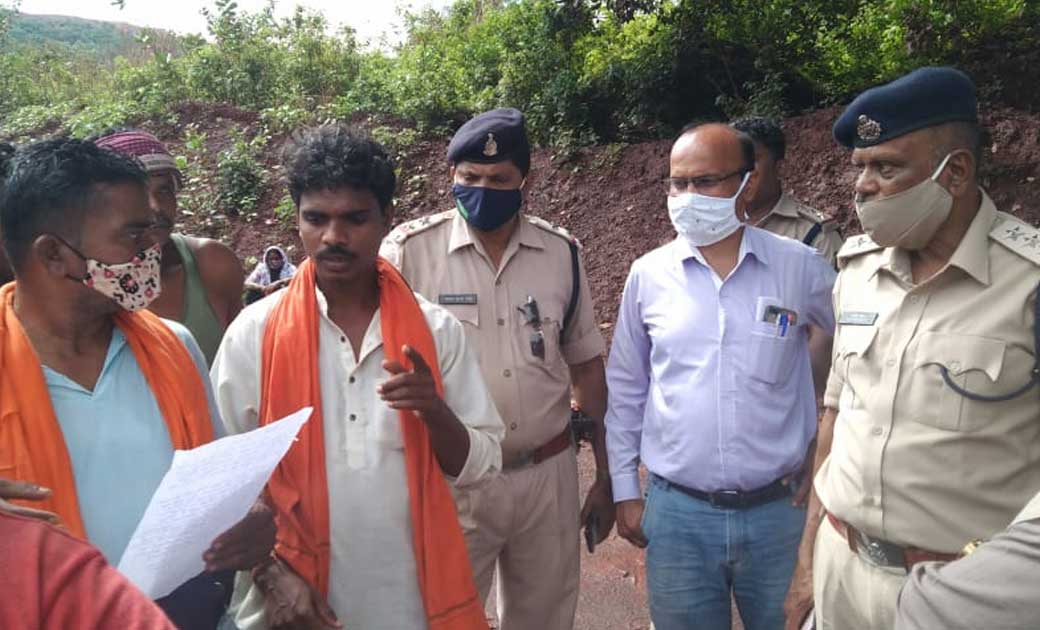 स्थानीय बेरोजगारों को रोजगार मुहैया कराने हेतु किया चक्का जाम