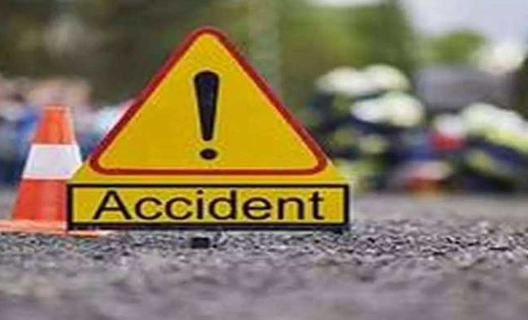 अंतिम संस्कार के कार्यक्रम में शामिल होने जा रही महिला की मोटरसायकल से गिरकर मौत