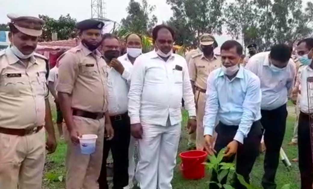 आईजी रतनलाल डांगी ने मुंगेली जिले के थानों का निरीक्षण किया.