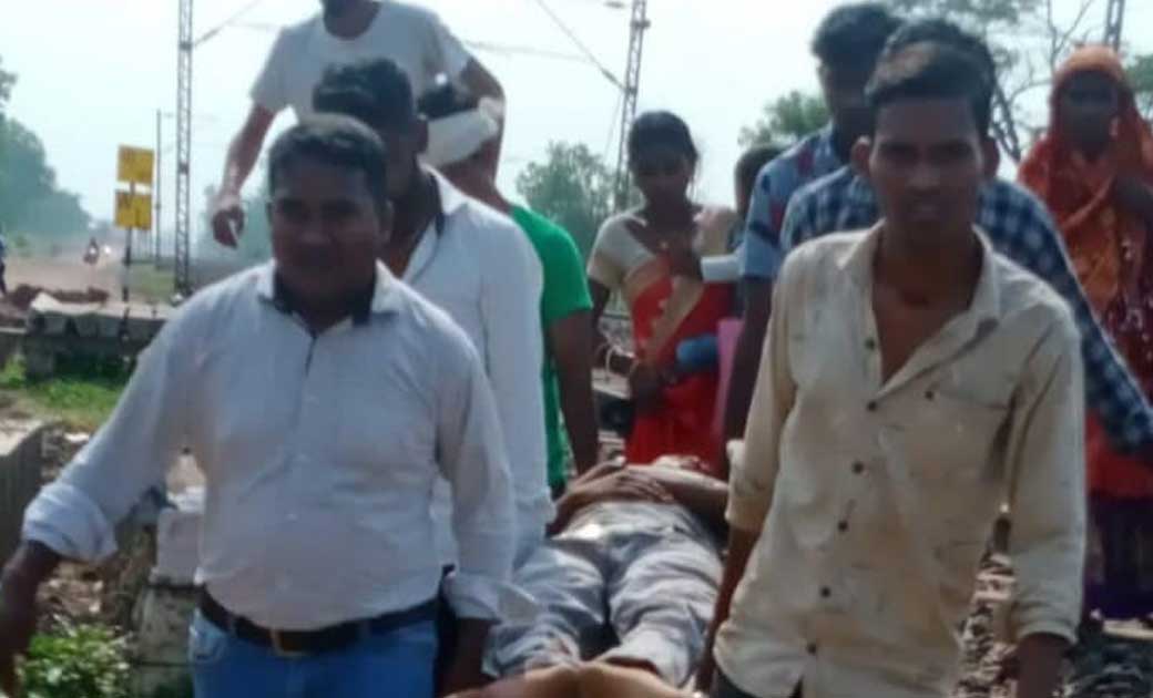 रायगढ़ हादसा: - मोटर साइकिल सवार की  दुरंतो एक्सप्रेस से  टक्कर, हालत  गंभीर...बहन और भांजे सहित बाइक में सवार था युवक...