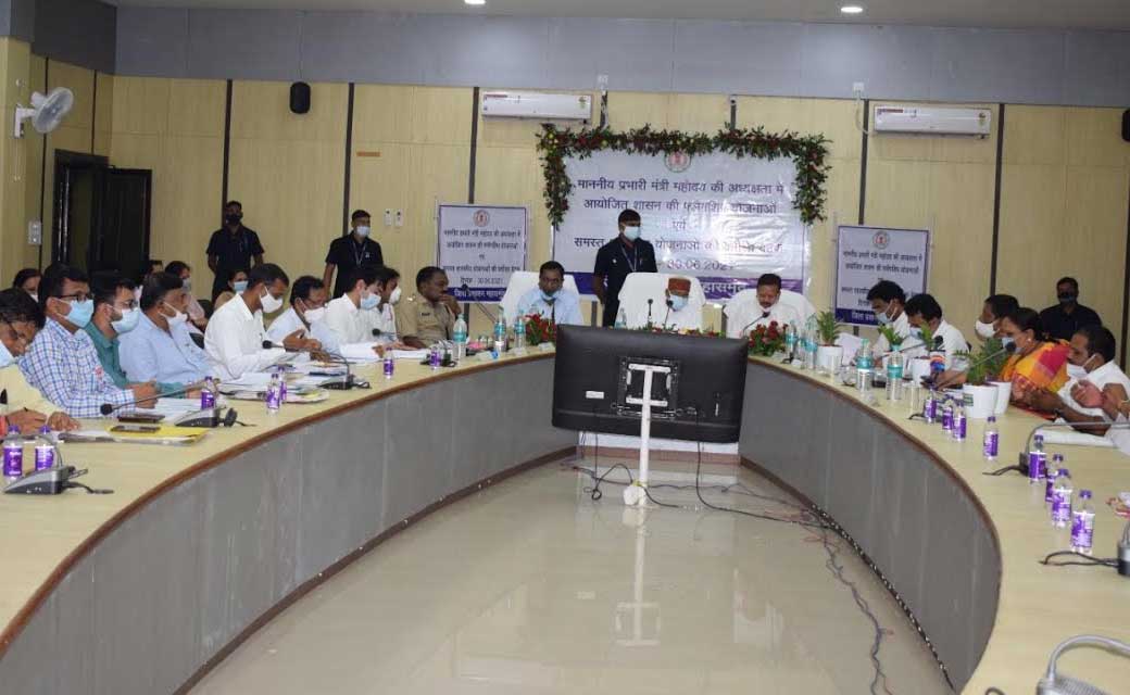  महासमुंद : तीसरी लहर की आशंका को गंभीरता से लें, समय रहते स... - CG Sandesh
