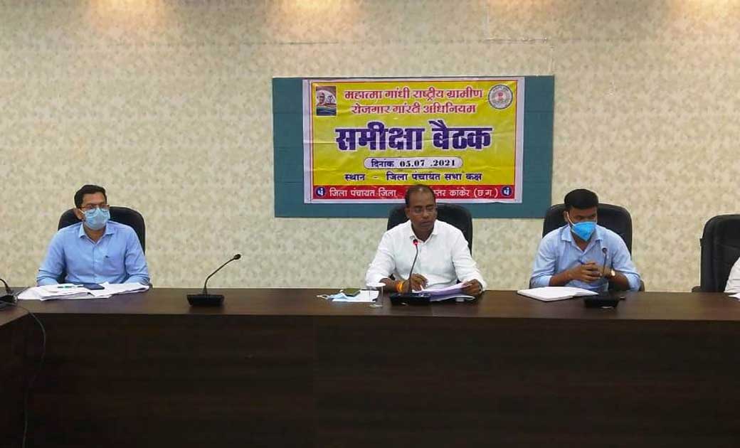 जिले के सभी गौठानों में चारागाह विकसित करें : कलेक्टर