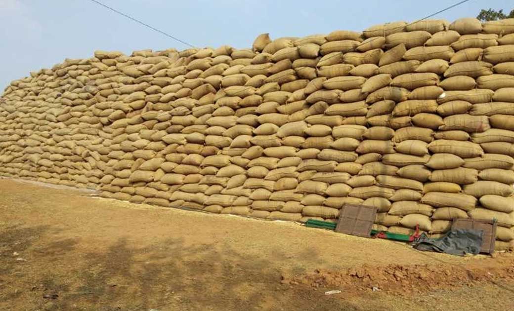 महासमुंद : धान का उठाव करने के बाद चावल जमा नहीं करने वाले द... - CG Sandesh