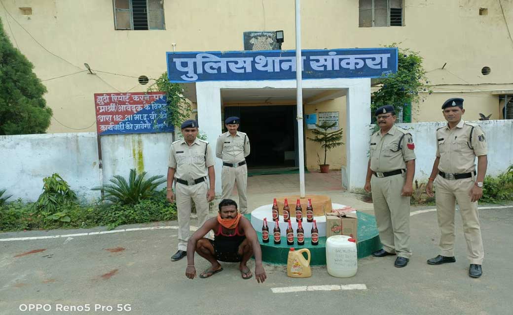 साँकरा : महासमुंद पुलिस की कार्यवाही 25 लीटर महुआ शराब के साथ एक गिरफ्तार.