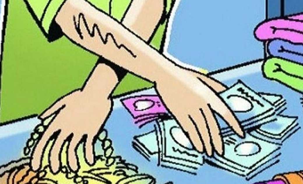 पिथौरा : दुकान का शटर का ताला तोडकर नगदी रकम, सोना, चांदी चोरी, मामला दर्ज.
