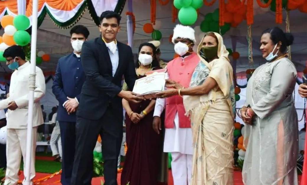 नायब तहसीलदार सौरभ का 'अल्फ़ाज़' बना युवाओं के लिए प्रेरणा