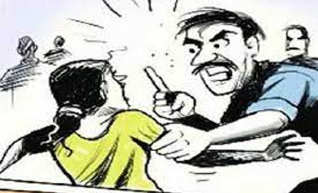 महासमुंद : हाथ पैर धोकर घर के अंदर आओ कहने पर पति ने कर दी पत्नी की पिटाई.