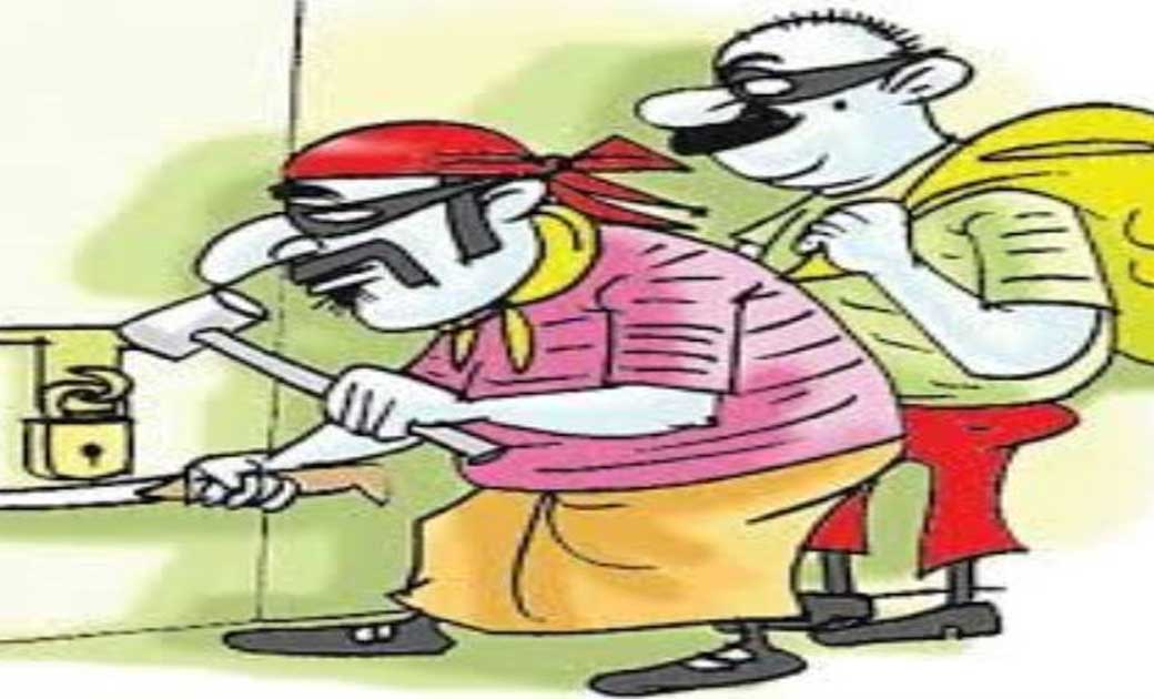महासमुन्द : पेट्रोल पम्प से ऑयल एवं घर से सोना चांदी व नगदी रकम चोरी, मामला दर्ज.