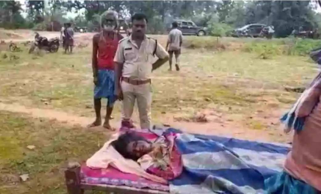 हाथी ने महिला को कुचल कर मार डाला… मौत के 6-7 घण्टा बीतने बा... - CG Sandesh