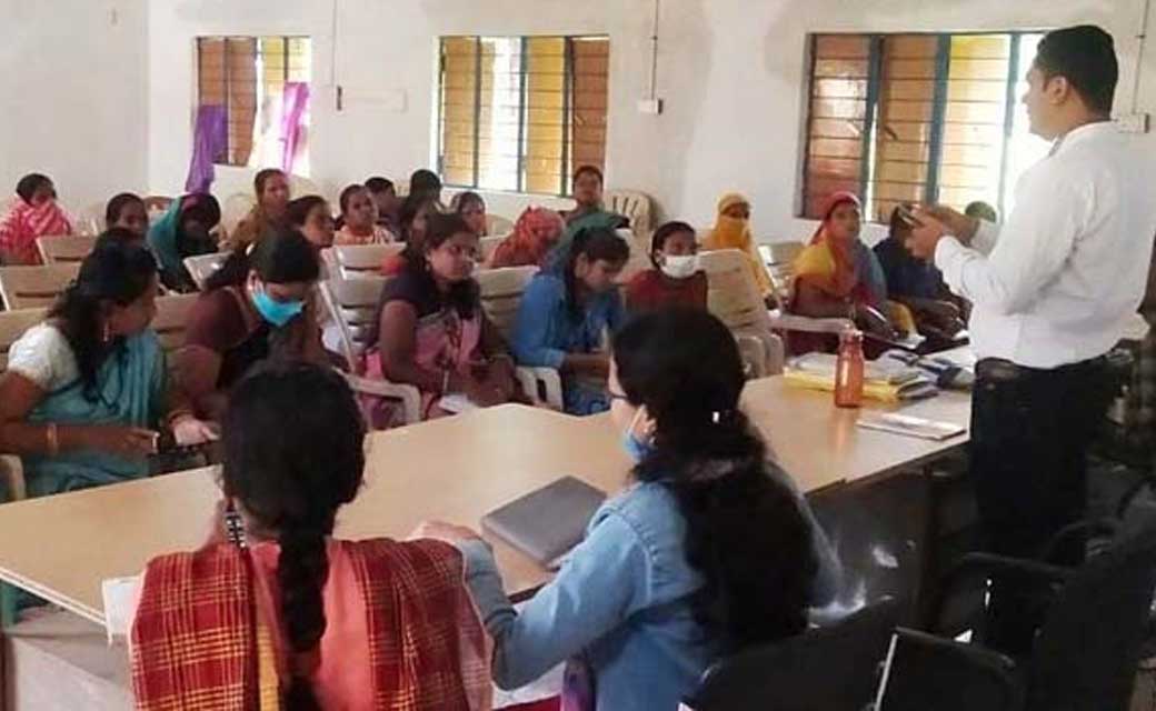 महिला स्व. सहायता समूहों व गौठान समितियों को दिया गया चारा उ... - CG Sandesh