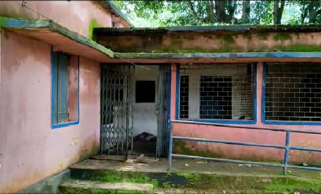 प्राथमिक शाला स्कूल पत्थलगांव बीते दो सालों से जर्जर स्थिति ... - CG Sandesh