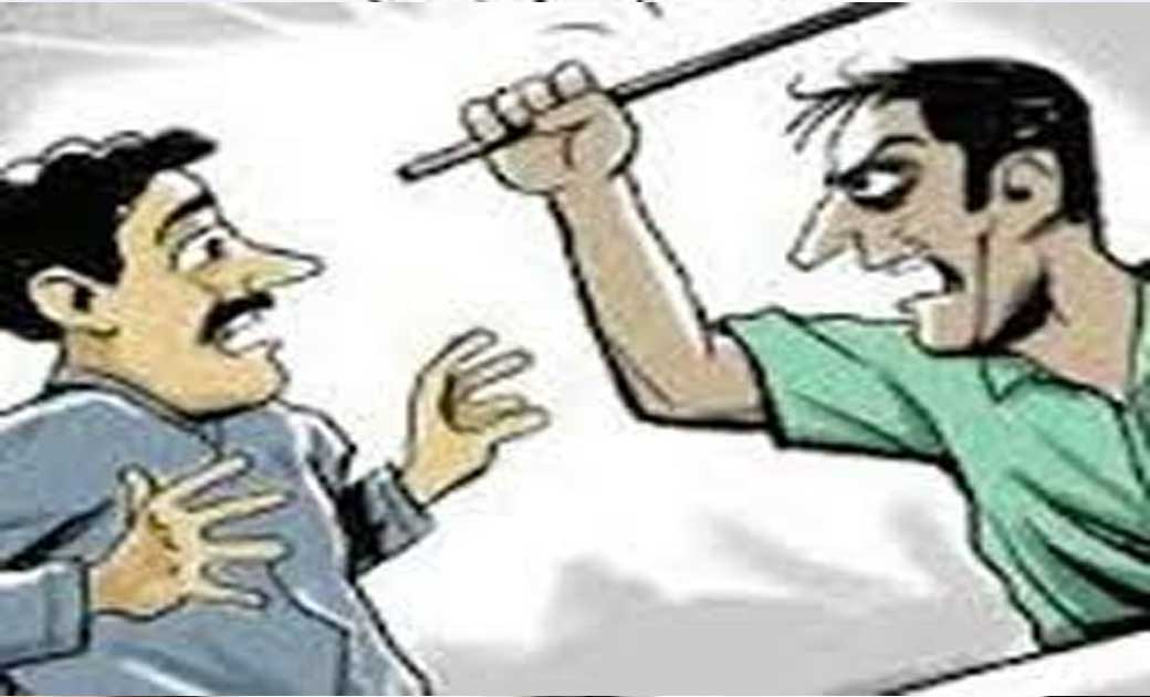पिथौरा : पोते ने दादा को परसुल से मारकर पहुचाया चोट, मामला दर्ज. 
