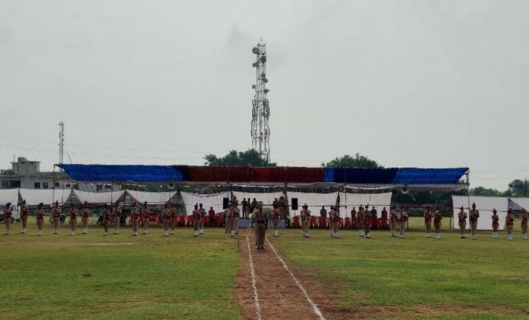 महासमुंद: स्वतंत्रता दिवस से पहले मिनी स्टेडियम में की गई फु... - CG Sandesh