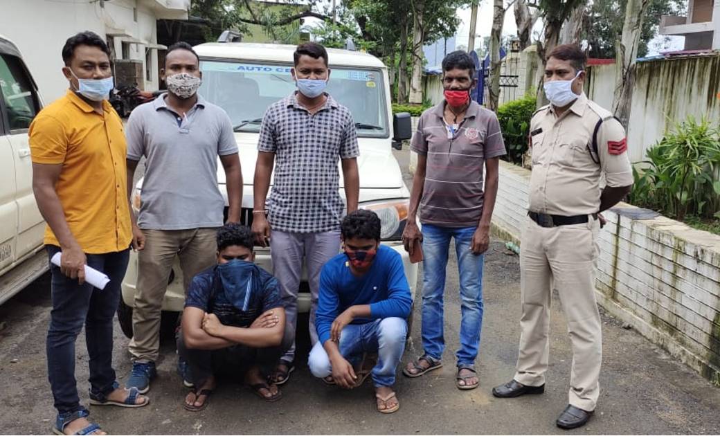 लिफ़्ट के बहाने अनाचार करने वाले आरोपी  प्रकाश एक्का व मदन चौहान हुवे गिरफ्तार.... आरोपियों से घटना में प्रयुक्त बोलेरो वाहन की जप्ती, रिमांड पर भेजे गये आरोपीगण....