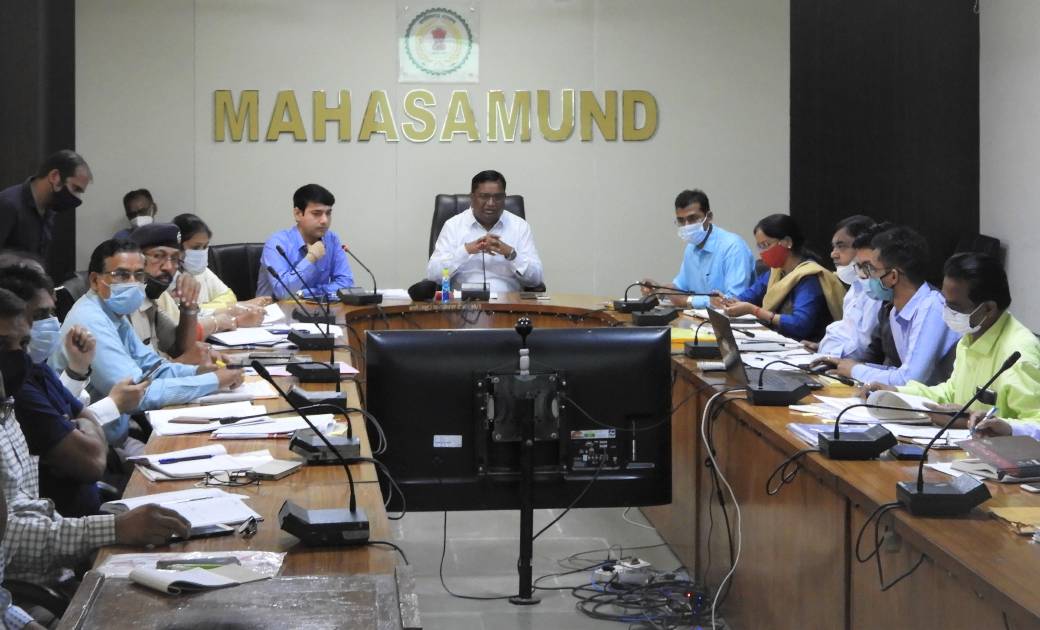 महासमुंद: कलेक्टर सिंह ने फ्लैगशिप योजनाओं को शत्-प्रतिशत् ल... - CG Sandesh