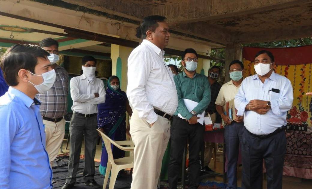 महासमुंद: कलेक्टर सिंह ने ग्राम चुरकी मुख्यमंत्री हाट बाजार ... - CG Sandesh