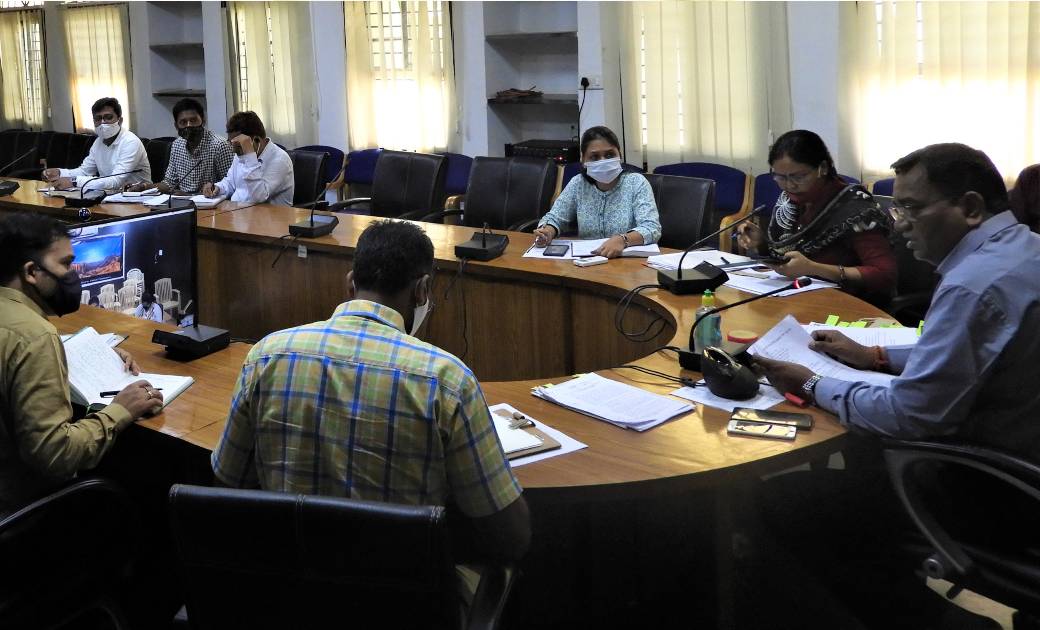 महासमुंद: राजस्व अधिकारी राजस्व प्रकरणों के साथ-साथ निर्माण ... - CG Sandesh