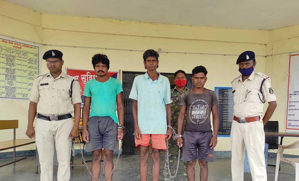 तुमला पुलिस ने हत्या के मामले का खुलासा करते हुए 3 आरोपियों ... - CG Sandesh