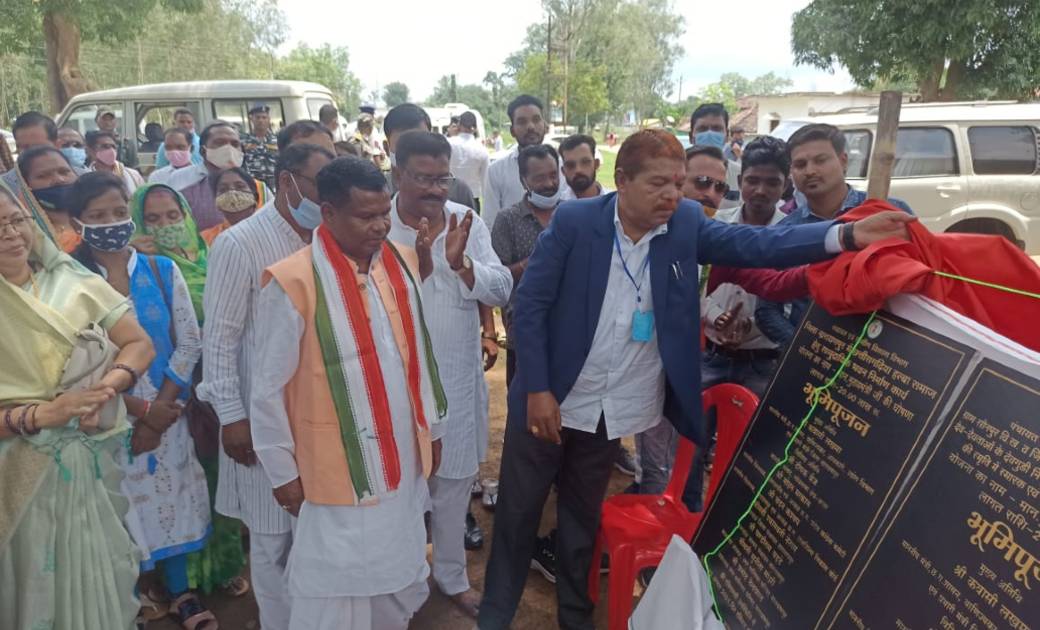 नारायणपुर में प्रभारी मंत्री और विधायक के द्वारा विभिन्न साम... - CG Sandesh