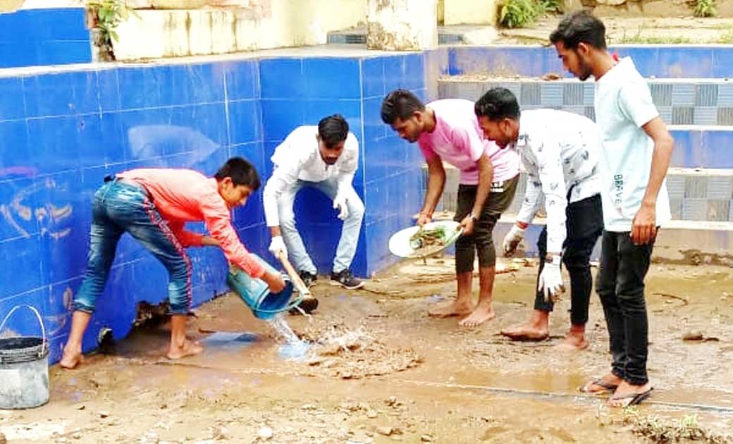 अखिल भारतीय विद्यार्थी परिषद लोरमी के कार्यकर्ताओ ने शिव के धाम शिवघाट में स्वच्छता अभियान चला कर सेवा कार्य किया 