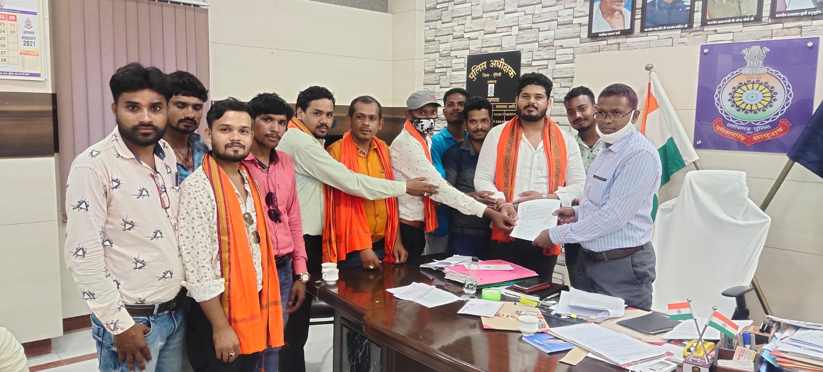भारतीय जनता पार्टी के युवा मोर्चा गोड़खाम्ही ने पुलिस अधीक्षक को सौपा ज्ञापन