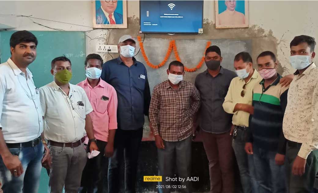 शासकीय प्राथमिक शाला परसवारा में स्मार्ट क्लास का शुभारंभ
