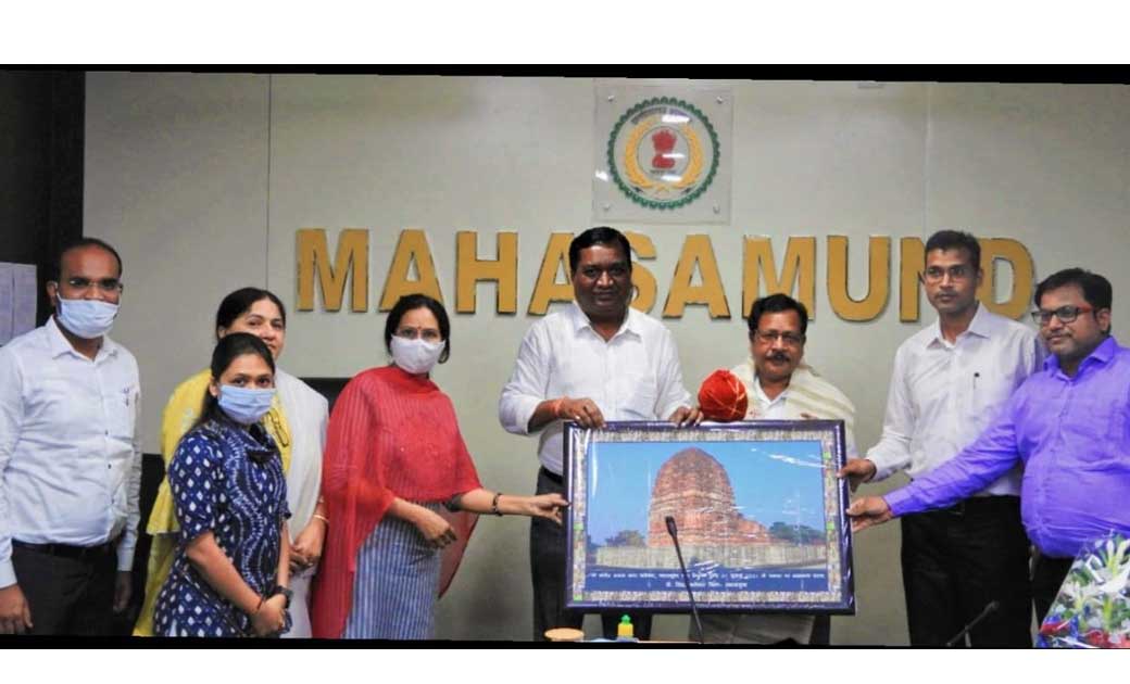 महासमुंद : अपर कलेक्टर नायक को सेवानिवृत्त होने पर दी विदाई - CG Sandesh