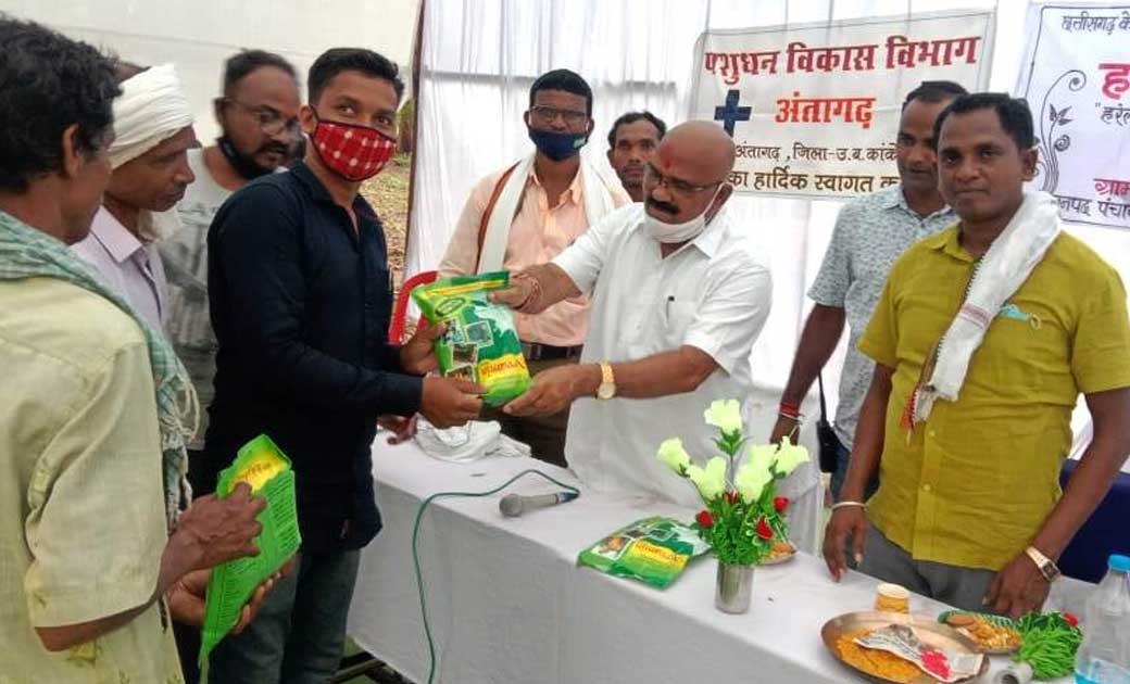 खोड़पानी गौठान में आयोजित हरेली तिहार में शामिल हुए विधायक ना... - CG Sandesh