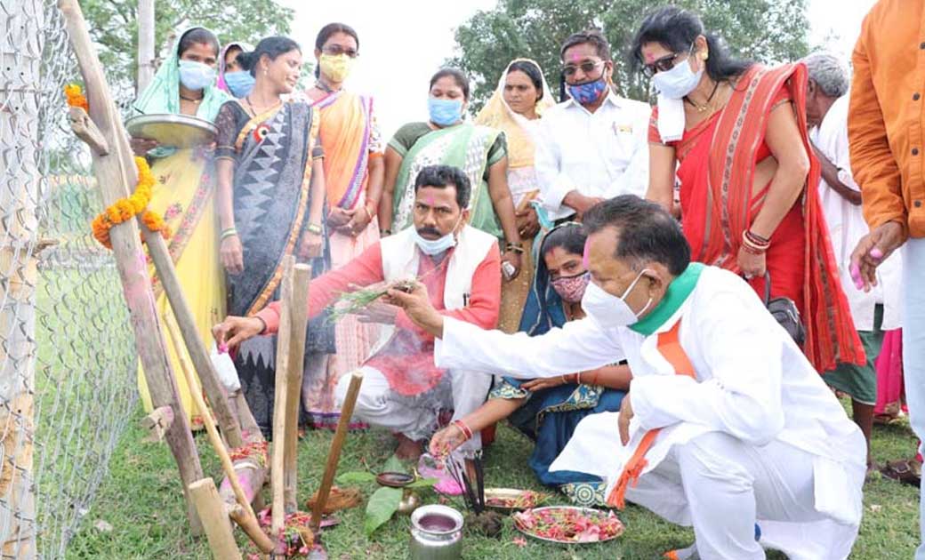 पारंपरिक ढंग से मनाया गया हरेली त्यौहार, हरेल पर्व में शामिल... - CG Sandesh