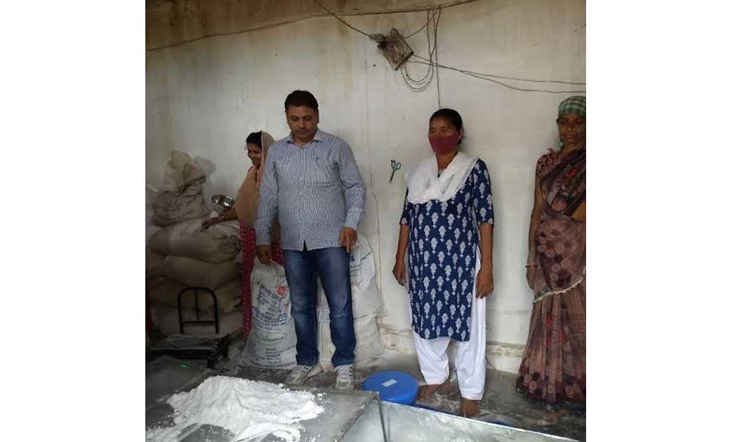 महासमुंद : महिला एवं बाल विकास अधिकारी ने सफ़रा माता महिला स्... - CG Sandesh