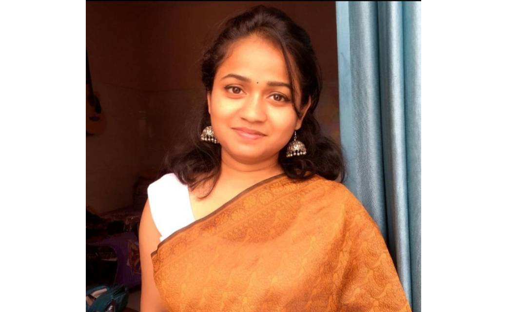 यूट्यूब चैनल के माध्यम से बस्तर के लोगो के जीवनशैली की हकीकत बताती दंतेवाड़ा की रेणुका सिंह.....