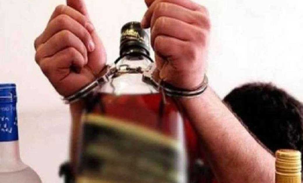 पटेवा : 06 लीटर महुआ शराब के साथ महिला गिरफ्तार. - CG Sandesh