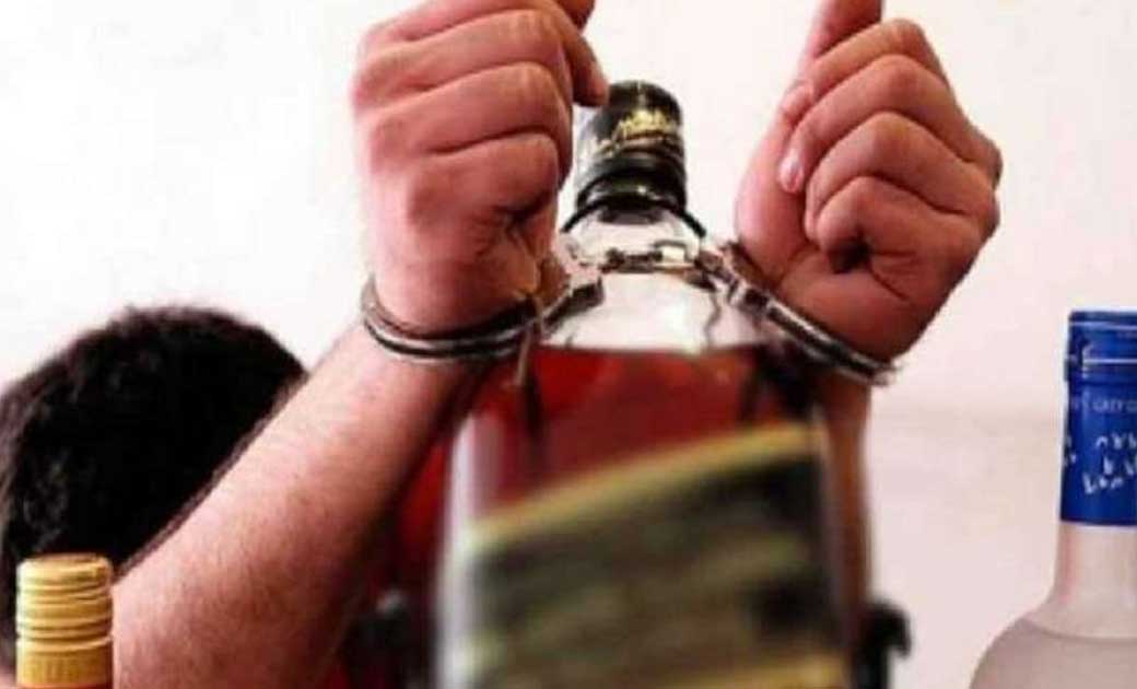महासमुंद : परसवानी चौक से 50 पौवा अंग्रेजी शराब जप्त.