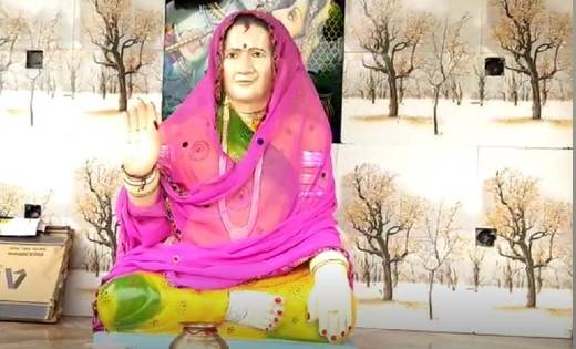 घर के बाहर पति ने बनवाया पत्नी का मंदिर - CG Sandesh