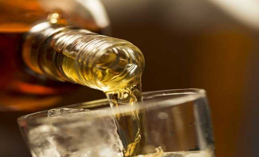 सांकरा : लोगो को महुआ शराब पिलाने का सुविधा उपलब्ध कराने पर कार्यवाहीं.