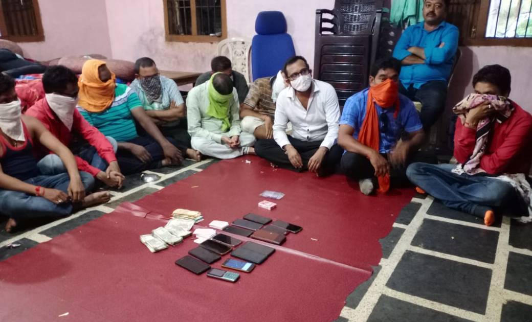 परसदा फॉर्म हाउस महासमुन्द में पुलिस का छापा, 14 जुआडियों से... - CG Sandesh