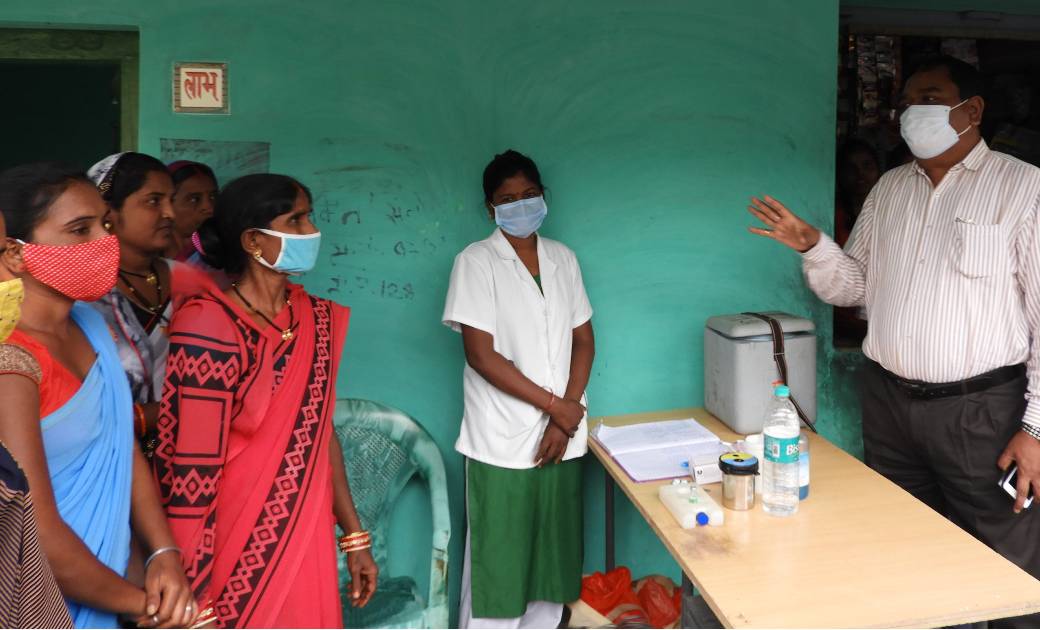 महासमुंद: मुख्यमंत्री हाट बाजार क्लीनिक योजना: किसी देवदूत स... - CG Sandesh