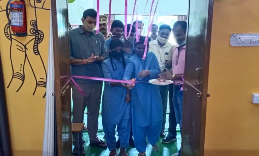 बस्तर ज़िला कलेक्टर ने स्कूली बच्चों से कराया अटल टिंक्रिंग ... - CG Sandesh