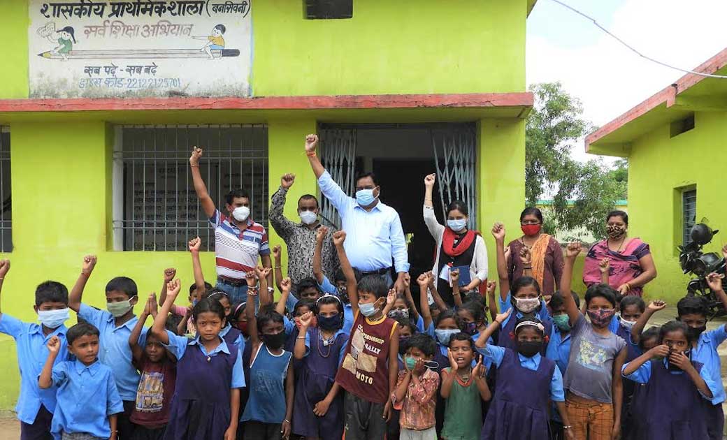महासमुंद कलेक्टर पहुंचे स्कूल बनसिवनी, मध्याह्न भोजन की गुणव... - CG Sandesh