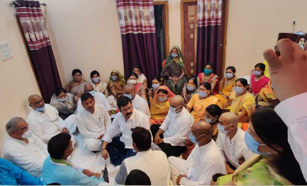 CM बघेल मंत्री और विधायक पहुँचे मरवाही विधायक के दिवंगत पुत्... - CG Sandesh