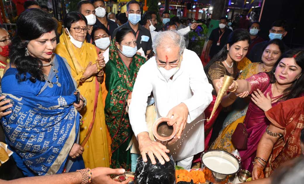 तीजा-पोरा तिहार के लिए "मायका" बना मुख्यमंत्री  निवास, महिलाओं ने लिया रईचुली का आनंद