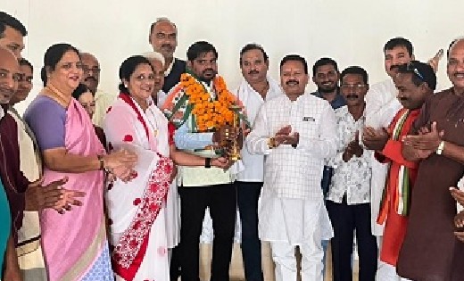 महासमुंद : भाजपा पार्षद ने कांग्रेस की नीतियों से प्रभावित ह... - CG Sandesh