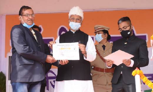 महासमुन्द: गृह मंत्री ताम्रध्वज साहू ने उत्कृष्ट कार्य के लि... - CG Sandesh